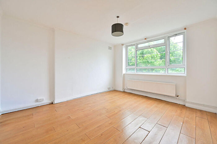 2 Bedroom Flat For Sale In Norman Court, Lordship Lane, East Dulwich, London, SE22