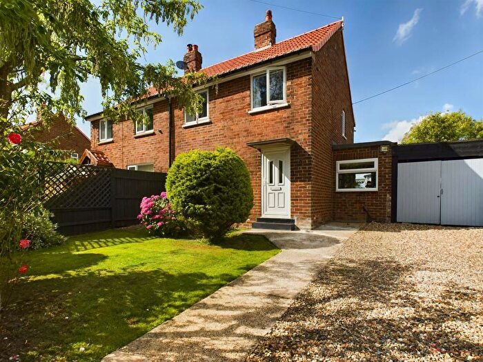2 Bedroom Semi-Detached House For Sale In Chapel Garth, Arram, HU17