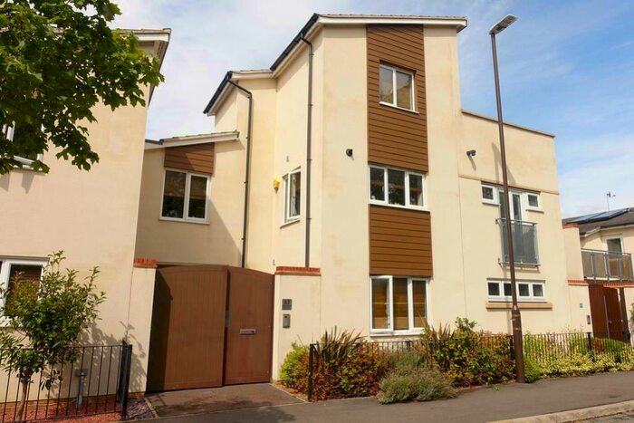 4 Bedroom Town House To Rent In Wolverton, Milton Keynes, MK12