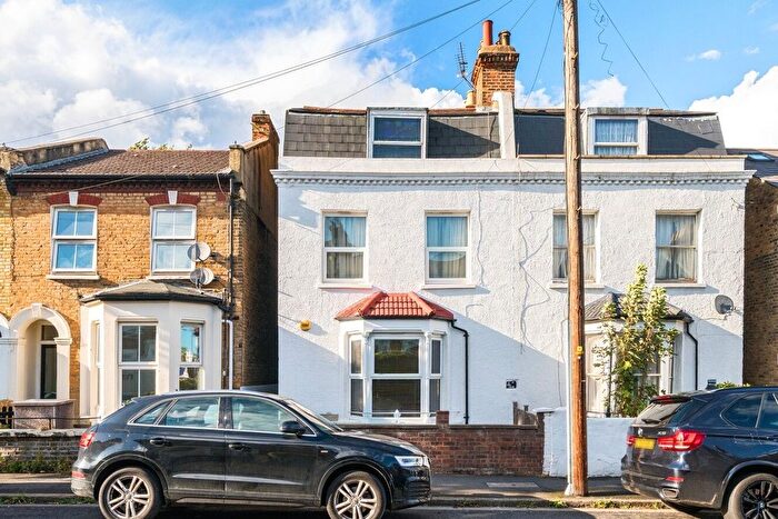 4 Bedroom Semi-Detached House For Sale In Choumert Road, London, SE15