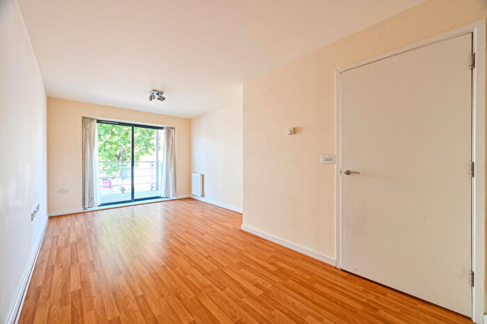 1 Bedroom Flat To Rent In Heath Place, , Bow, London, E3