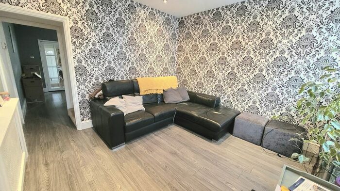 2 Bedroom Property To Rent In Liverpool Road, Watford, WD18