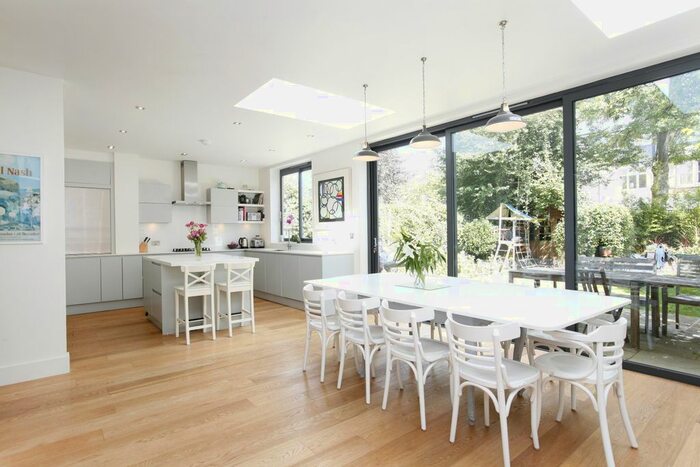 7 Bedroom Semi-Detached House To Rent In Connaught Avenue, SW14