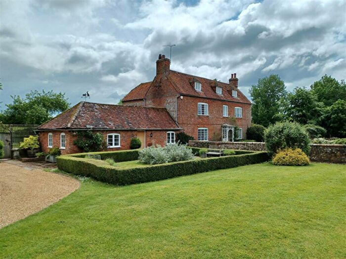 5 Bedroom Detached House To Rent In Woodhouse Farm, SP11