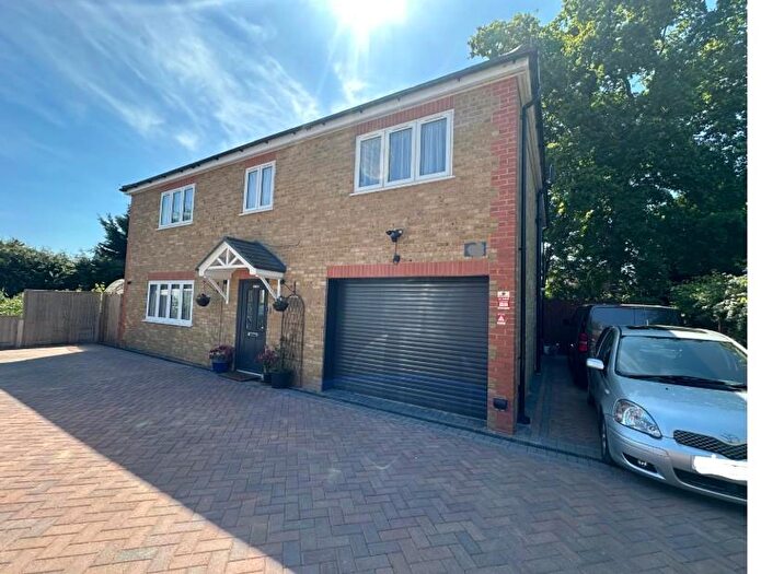 5 Bedroom Detached House For Sale In Iver, South Bucks, Bangors Road North, SL0