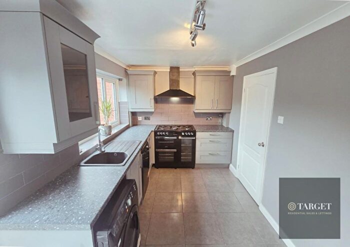 3 Bedroom End Terrace House To Rent In Rainer Close, EN8