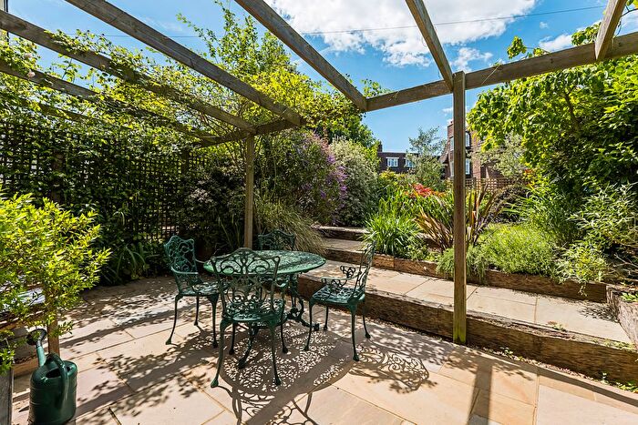 2 Bedroom Maisonette To Rent In The Barons, Twickenham, TW1