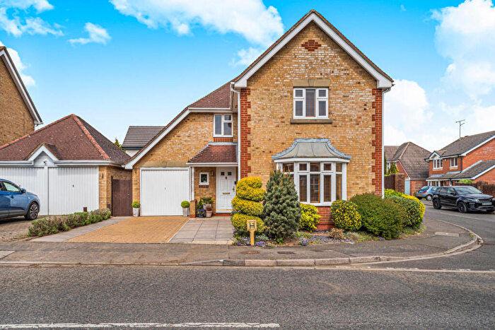 4 Bedroom Detached House For Sale In Chard Drive, Luton, LU3