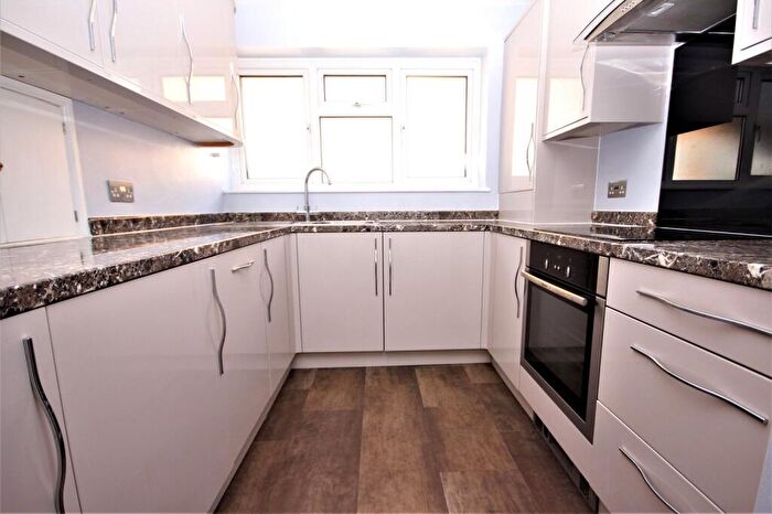 1 Bedroom Maisonette To Rent In Connaught Avenue, Loughton, IG10