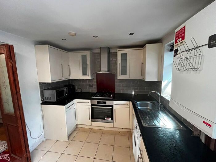 2 Bedroom Property To Rent In Princes Road, Romford, RM1