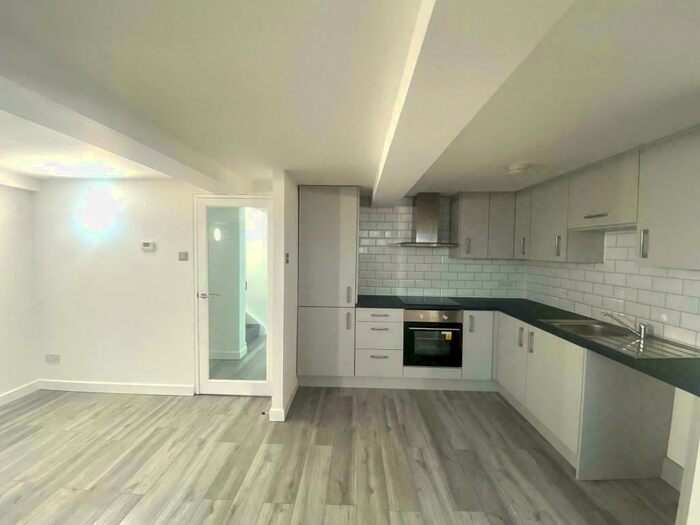 2 Bedroom Duplex To Rent In Whingate, Leeds, West Yorkshire, LS12