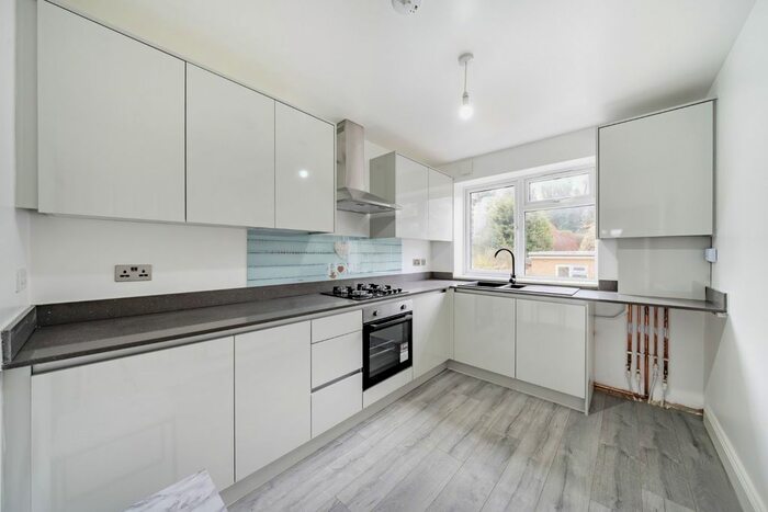 2 Bedroom Flat To Rent In Tower Road, Orpington, Kent, BR6