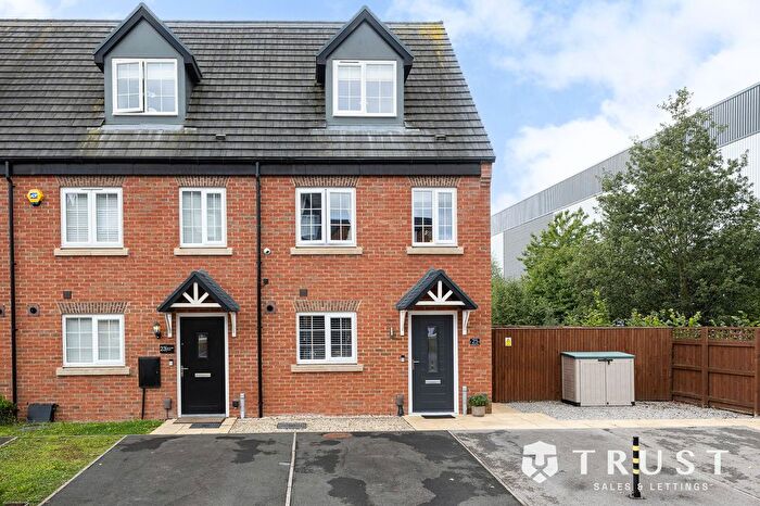 3 Bedroom End Of Terrace House For Sale In Lavender Court, Mirfield, WF14