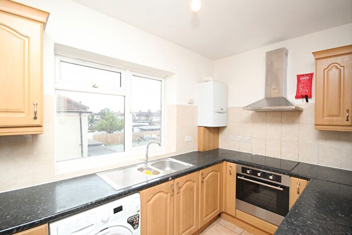 3 Bedroom Flat To Rent In Bilton Road, Perivale, Middlesex, UB6