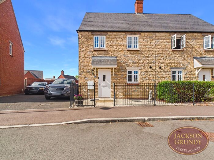 3 Bedroom Semi-Detached House For Sale In Pianoforte Road, Roade, NN7