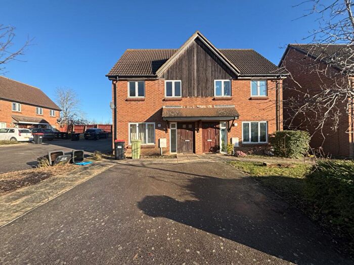 3 Bedroom House To Rent In Newlyn Place, Fishermead, Milton Keynes, MK6