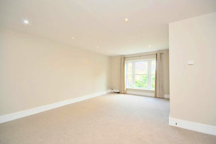 2 Bedroom Flat To Rent In Albury Road, Guildford, GU1