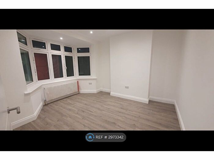 4 Bedroom Terraced House To Rent In The Ridgeway, London, NW9