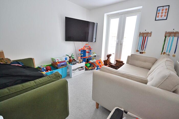 4 Bedroom Semi-Detached House For Sale In Hornscroft Park, Kingswood, Hull, HU7