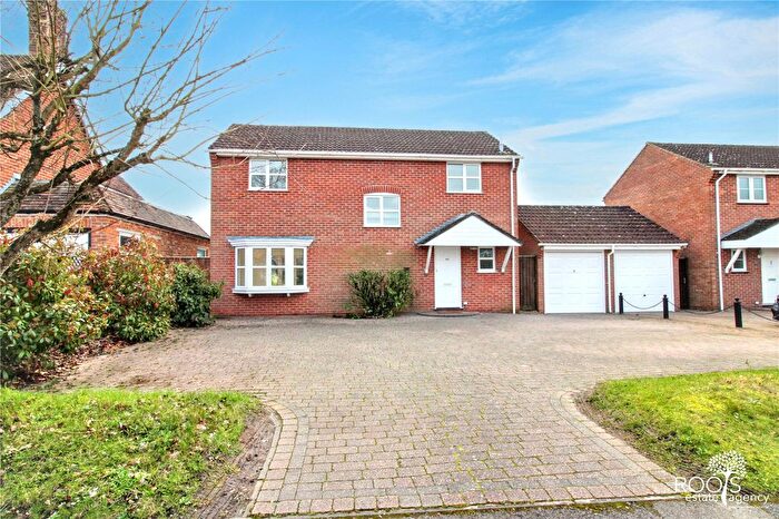4 Bedroom Detached House For Sale In Church Gate, Thatcham, Berkshire, RG19