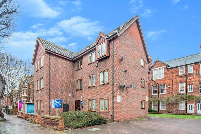 Flat To Rent In Chaucer Road, Bedford, MK40