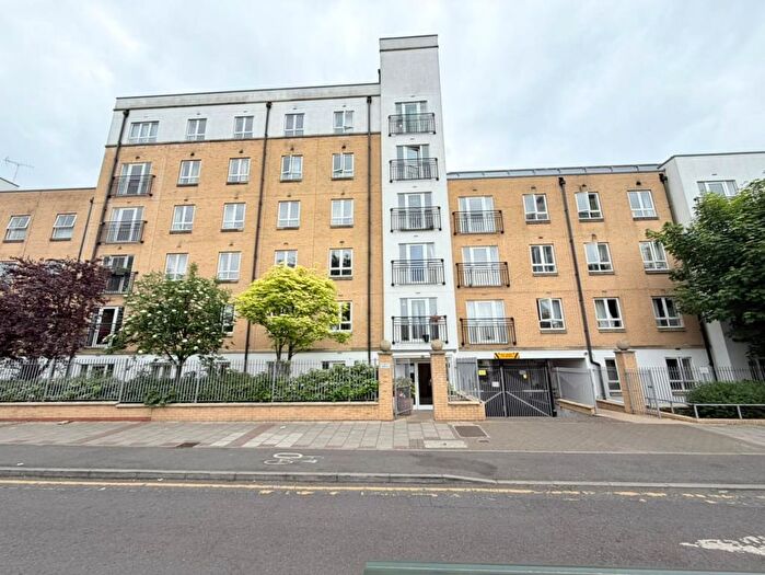 2 Bedroom Flat To Rent In Granite Apartments, London, E15