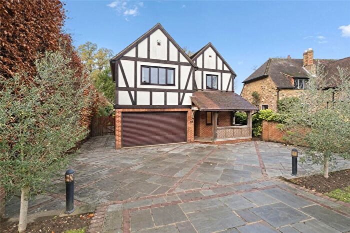 5 Bedroom Detached House To Rent In Vincent Close, Esher, Surrey, KT10