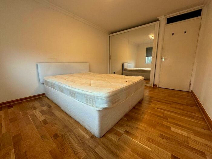 2 Bedroom Flat To Rent In King Henrys Mews, Enfield, EN3