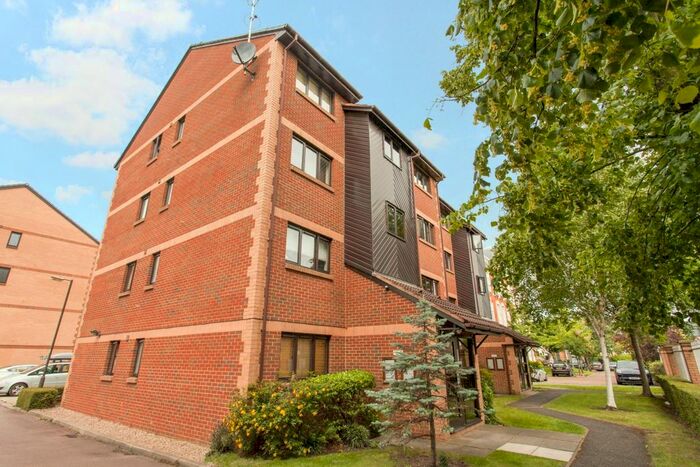 2 Bedroom Flat To Rent In Southey Road, London, SW19