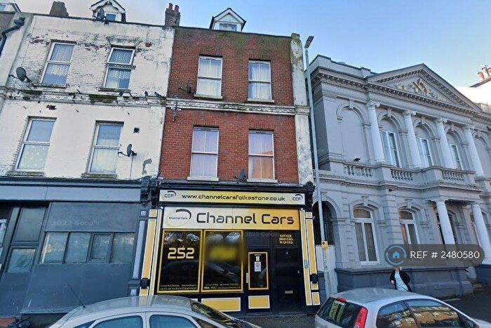 3 Bedroom Flat To Rent In Grace Hill, Folkestone, CT20