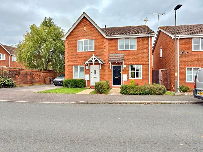 2 Bedroom Semi Detached House For Sale In Vine Way, Stonehills, Tewkesbury, GL20
