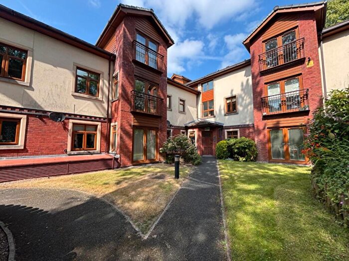 2 Bedroom Apartment For Sale In Bury New Road, Prestwich, Manchester, M25