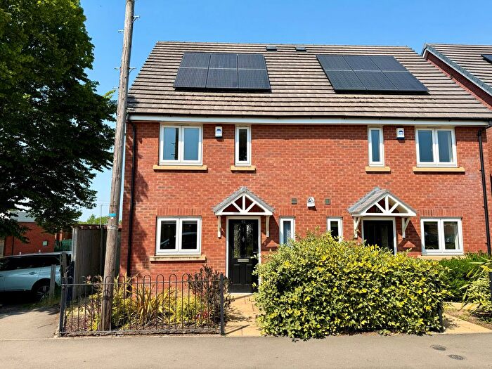 3 Bedroom Town House To Rent In Welsh Road West, Southam, CV47