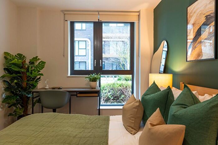 2 Bedroom Flat To Rent In Flat, Vanguard Way London, E17