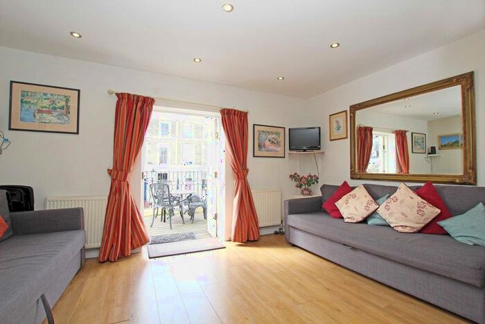 2 Bedroom Flat To Rent In Portland Road, London, W11