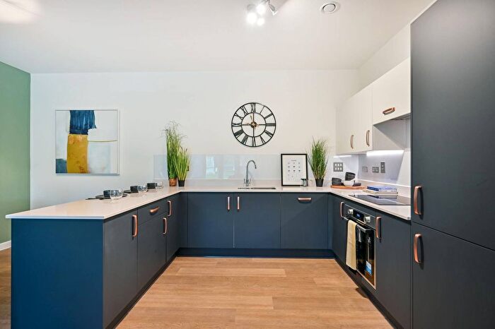 1 Bedroom Flat To Rent In Walton Court, Walton-On-Thames, KT12