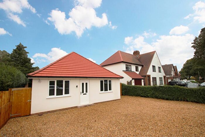 4 Bedroom Detached Bungalow For Sale In Gipsy Lane, Kettering, Northamptonshire, NN16