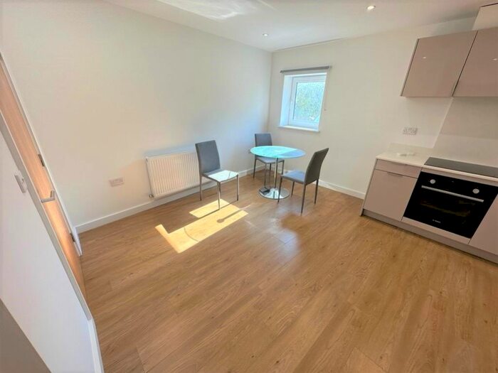 1 Bedroom Flat To Rent In Fitzwilliam House, Comer Crescent, Southall, UB2