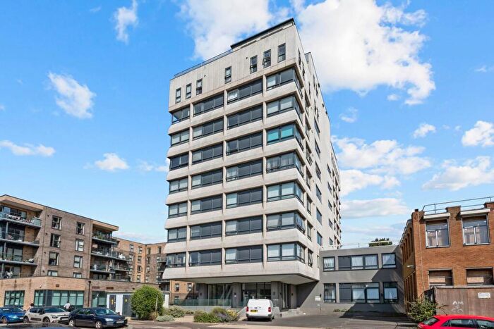 1 Bedroom Flat For Sale In Skyline Apartments, The Causeway, BN12