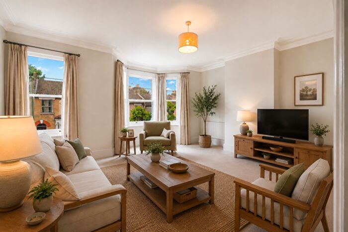 1 Bedroom Flat To Rent In Glenthorne Road, Friern Barnet, N11