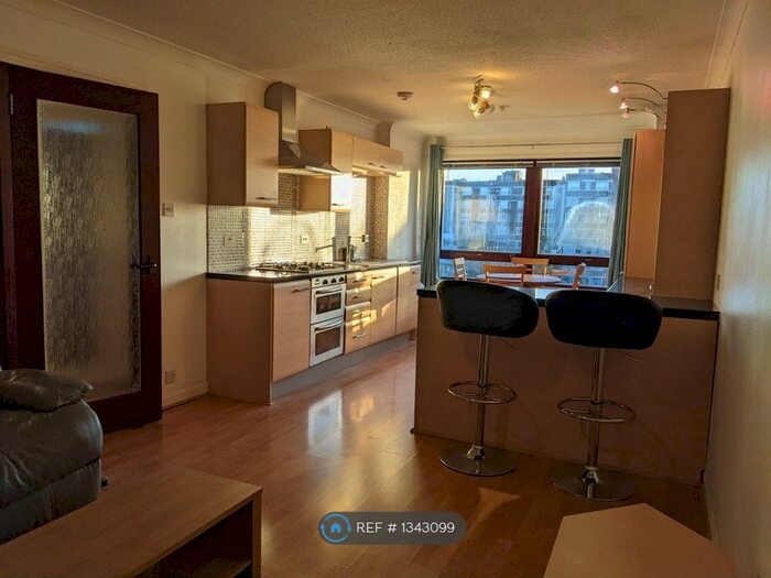 2 Bedroom Flat To Rent In Ascot Court, Glasgow, G12