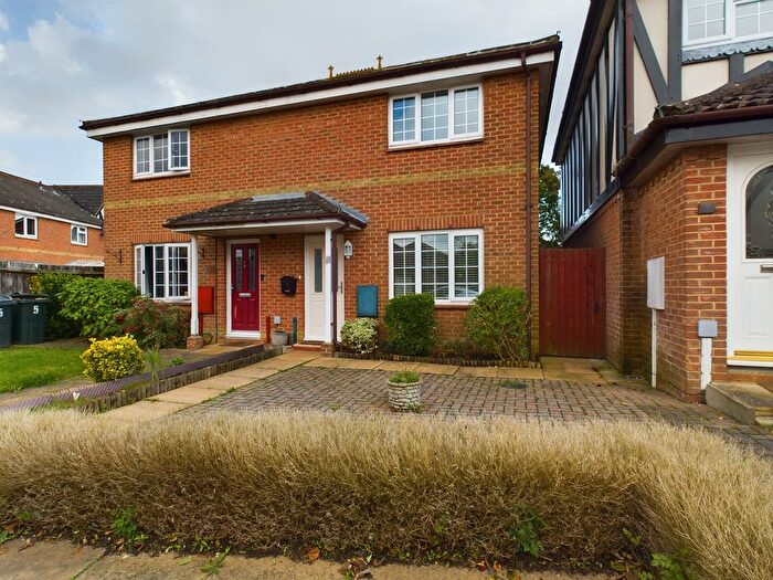 3 Bedroom Semi-Detached House To Rent In South Motto, Kingsnorth, TN23