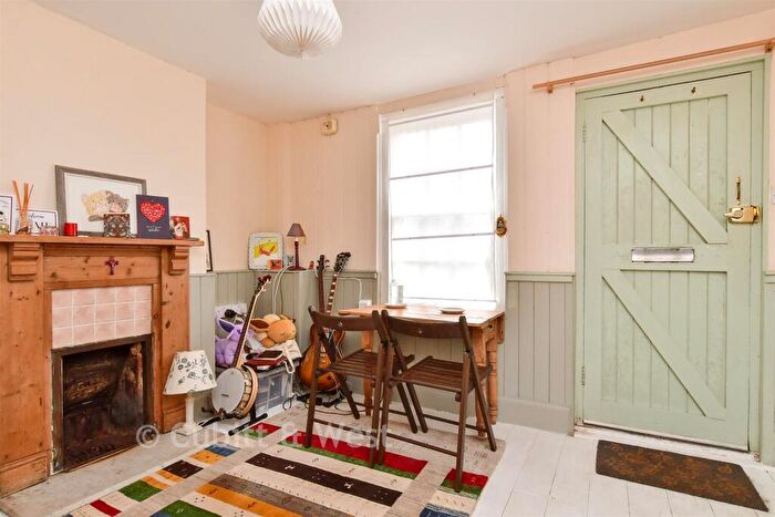 2 Bedroom Terraced House For Sale In New Road, Lewes, East Sussex, BN7