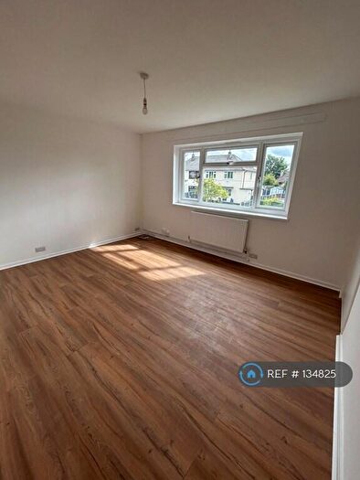2 Bedroom Flat To Rent In Moortown, Leeds, LS17