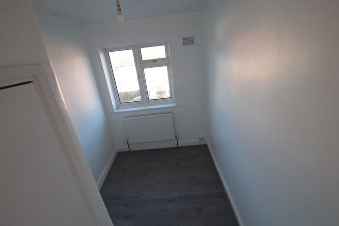 3 Bedroom Terraced House For Sale In Moorside Road, Bromley, BR1