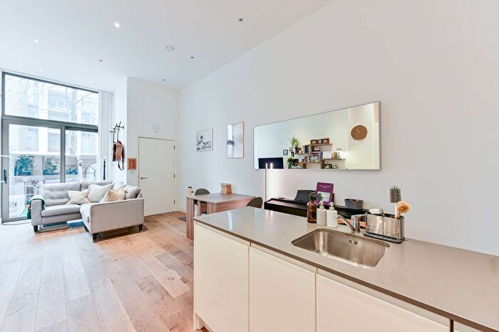 2 Bedroom Flat For Sale In Balham High Road, Balham, London, SW17