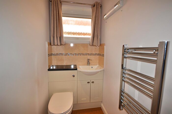 2 Bedroom Detached Bungalow For Sale In Stanstead Road, Maiden Newton, Dorchester, DT2