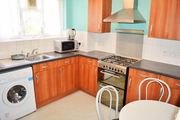 2 Bedroom Flat To Rent In Jubilee Street, London, E1