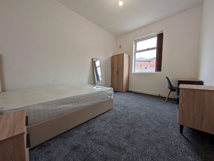2 Bedroom Flat To Rent In , Richmond Grove, Manchester, Greater Manchester, M13