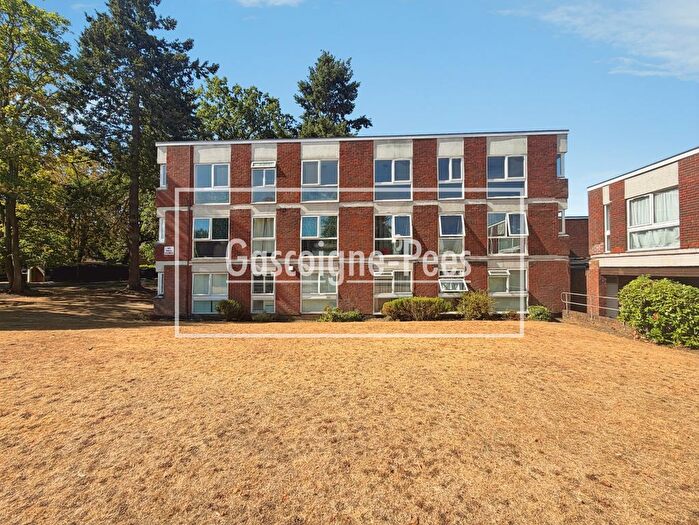 2 Bedroom Flat To Rent In Brantwood Gardens, West Byfleet, KT14